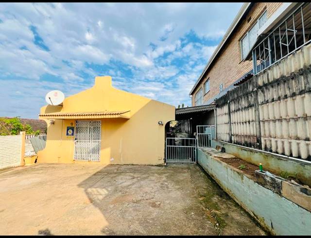 2 BEDROOM HOUSE FOR SALE IN NEWLANDS WEST